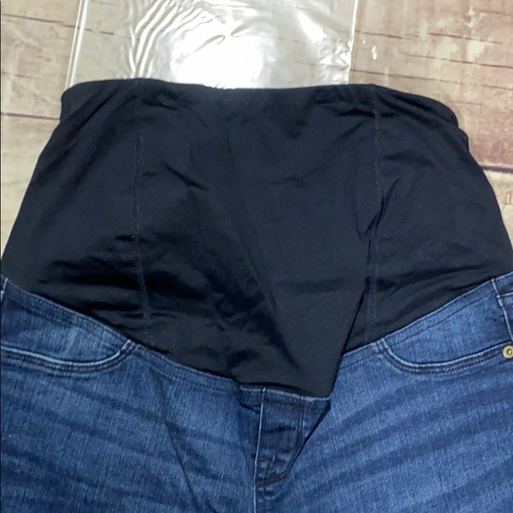 Maternity Bermuda shorts - Picture 3 of 3